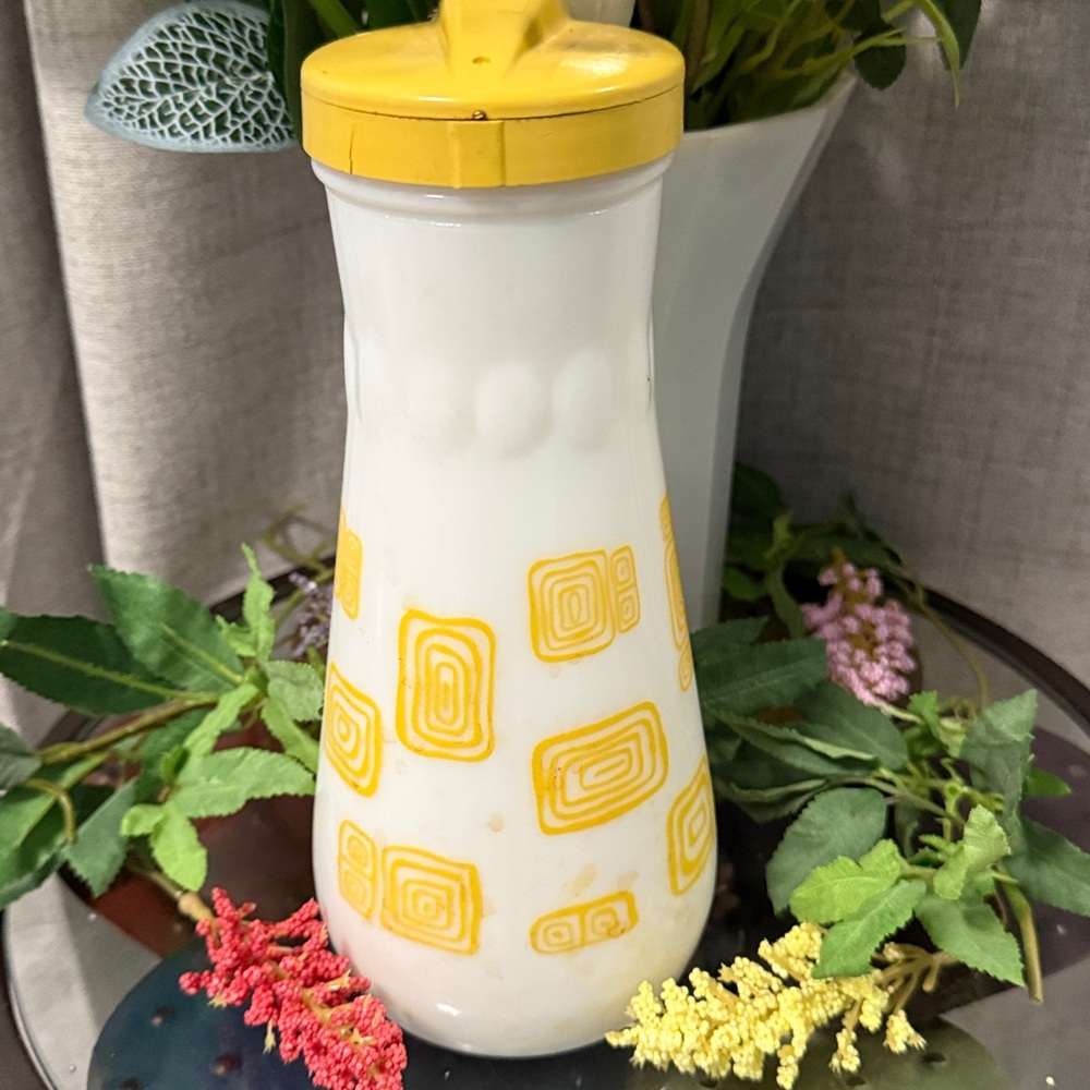 Hazel Atlas Milk Glass Pour Pitcher - Picture 3 of 5